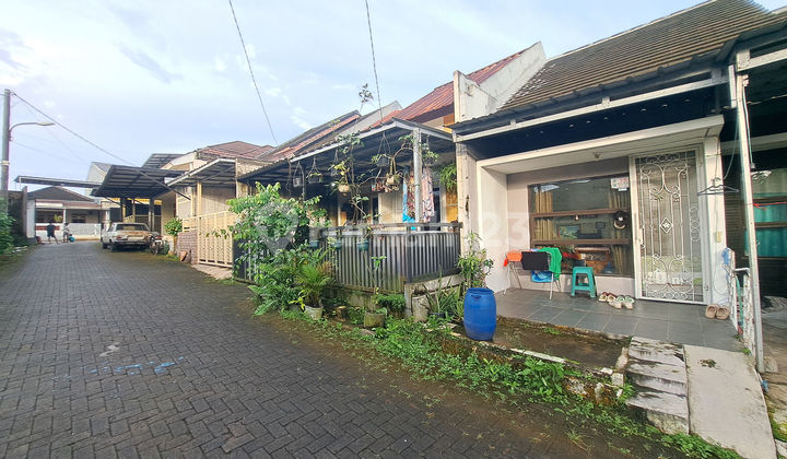 House 8 Minutes to The Park Sawangan SHM Ready to Occupy Assisted with KPR J-40269 2