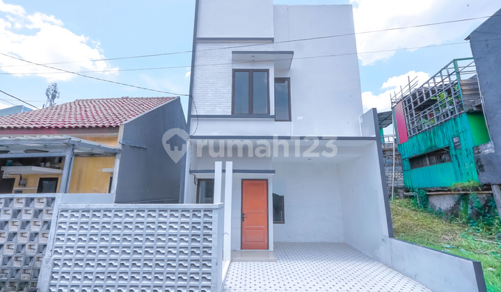 Rumah SHM 2 Lt Hadap Timur 6 Menit ke RS Citra Medika Depok J-38780 Rumah SHM 2 Lt Hadap Timur 6 Menit ke RS Citra Medika Depok J-38780