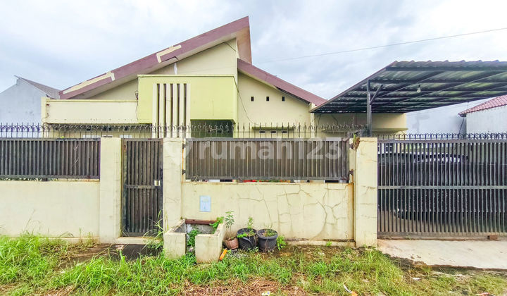 Rumah LT 300 Hadap Timur 12 Menit ke Puri Indah Mall J-38191