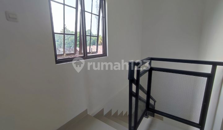Rumah 2 Lantai 11 Menit ke Rs Citra Medika Depok Hadap Timur J34092