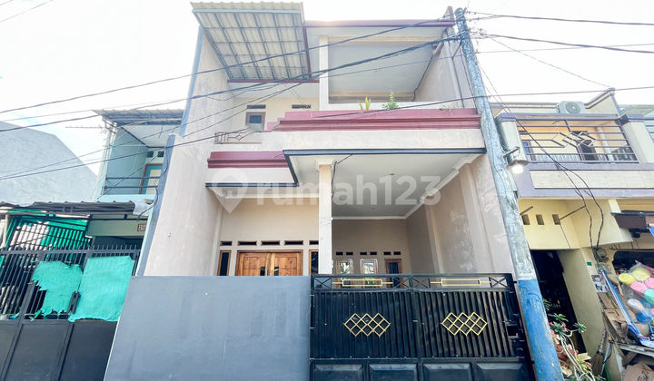 Rumah Luas 10 Menit ke Cibubur Junction Siap Huni Dibantu KPR J-25565 Rumah Luas 10 Menit ke Cibubur Junction Siap Huni Dibantu KPR J-25565