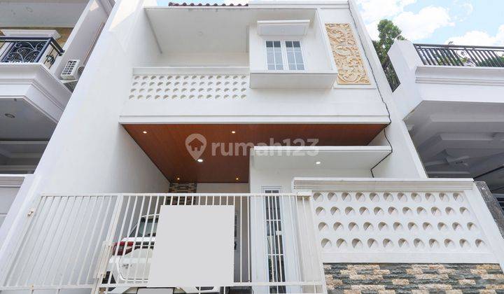 Rumah Strategis 10 Menit ke Stasiun Lenteng Agung SHM Hadap Utara J18460 2