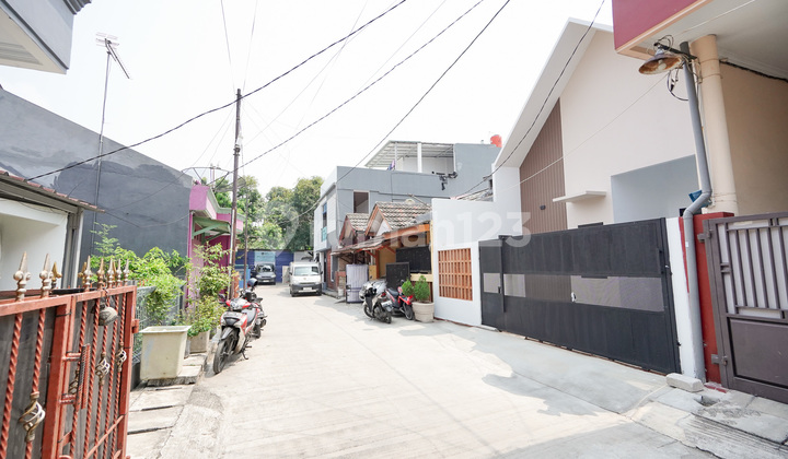 House 14 minutes to Summarecon Mall Bekasi Flood-Free Ready for KPR J-37455 House 14 minutes to Summarecon Mall Bekasi Flood-Free Ready for KPR J-37455