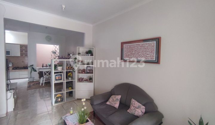Rumah Strategis 10 menit ke Stasiun Depok Siap Huni Dibantu KPR J-24779 2