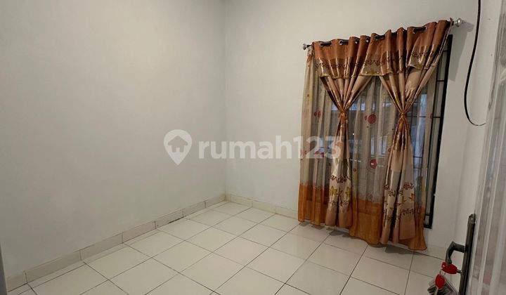 Rumah Siap Huni 15 Menit ke Mall Paradise Walk Serpong Dibantu KPR J-39775 2