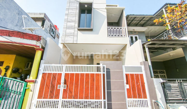 Rumah Strategis LB 80 Akses Dekat Summarecon Mall Bekasi Siap Huni J35556