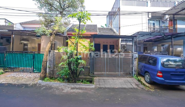Strategic House 15 Minutes to Brawijaya Hospital Sawangan Assisted by Mortgage J35470