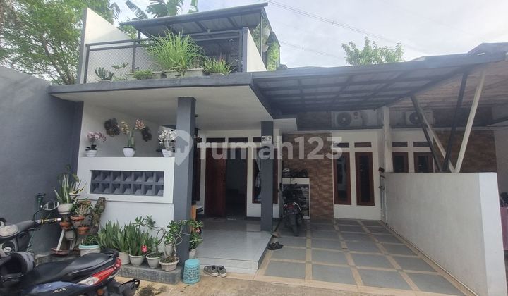 1-Story Well-Maintained House Near Jagakarsa, 10 Minutes to Toll Gate, Eligible for Mortgage J39576