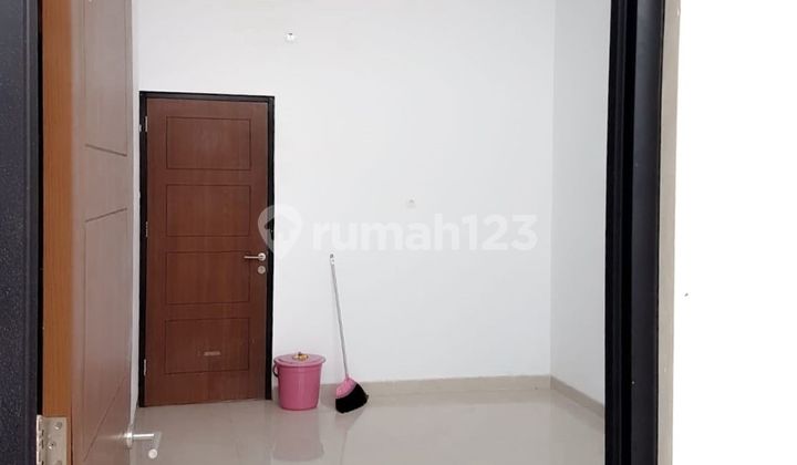 Rumah Strategis dekat Mall Paradise Walk Serpong Dibantu KPR J-21003 Rumah Strategis dekat Mall Paradise Walk Serpong Dibantu KPR J-21003