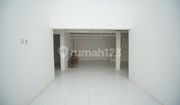 Spacious House Near BSD 15 Minutes to Summarecon Serpong Mall KPR Available J16550 2