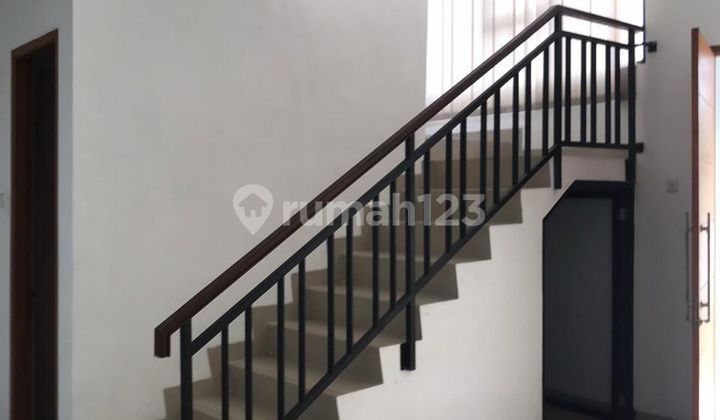 Rumah 2 Lt Strategis 13 Menit ke RSIA Bunda Ciputat Bebas Banjir J34559 Rumah 2 Lt Strategis 13 Menit ke RSIA Bunda Ciputat Bebas Banjir J34559