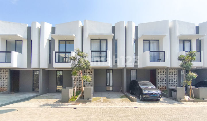 Rumah Hadap Selatan 15 Menit ke The Breeze BSD City Dibantu KPR J-37686 1