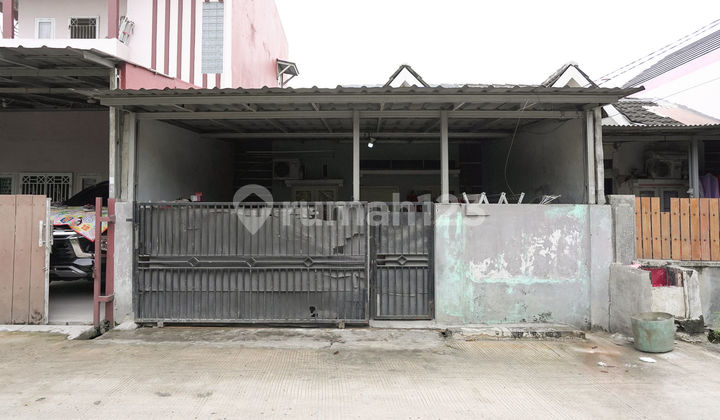 1-Story Minimalist House in Bekasi, 15 Minutes to Hospital and North-Facing Mall J-25942