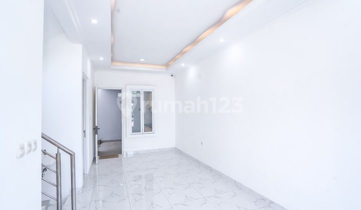 Rumah Hadap Selatan 15 Menit ke Mal Ciputra Cibubur J-37314