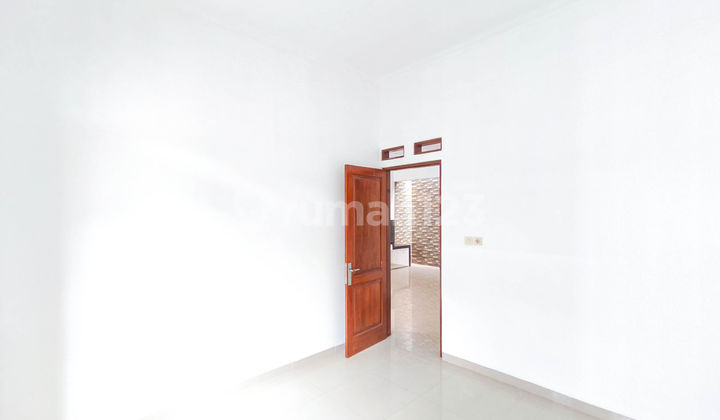 Rumah SHM 15 Mnt ke Mandaya Royal Hospital Puri Dibantu KPR J-32463 2