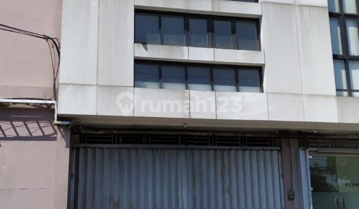 Shop house on Jalan Semut Kali.