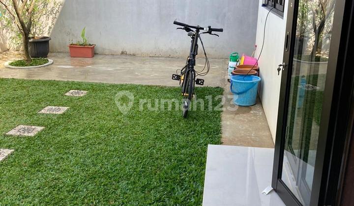 Ready-to-Occupy House with Mountain View 2