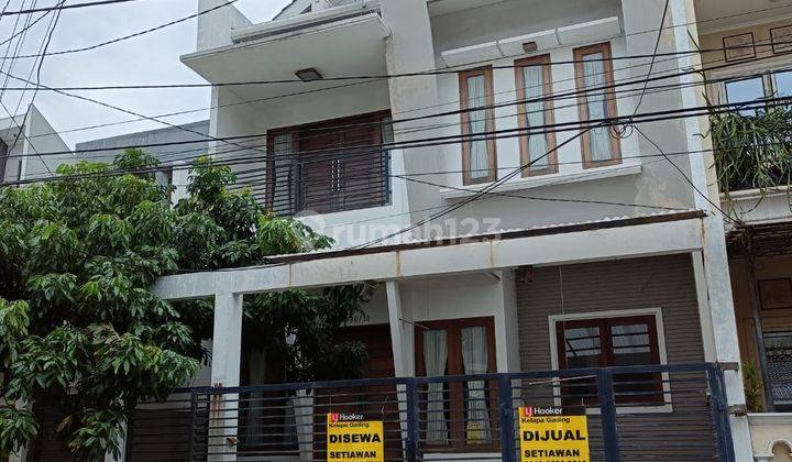 Rumah Siap Huni 3 Lantai Bagus Semi Furnished SHM di Jl. Kelapa Nias, Jakarta Utara 1