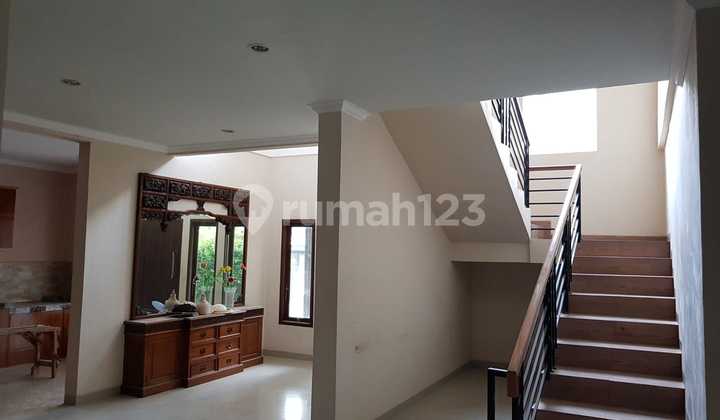 Rumah di Bintaro Sektor 9 Bergaya Minimalis Siap Huni