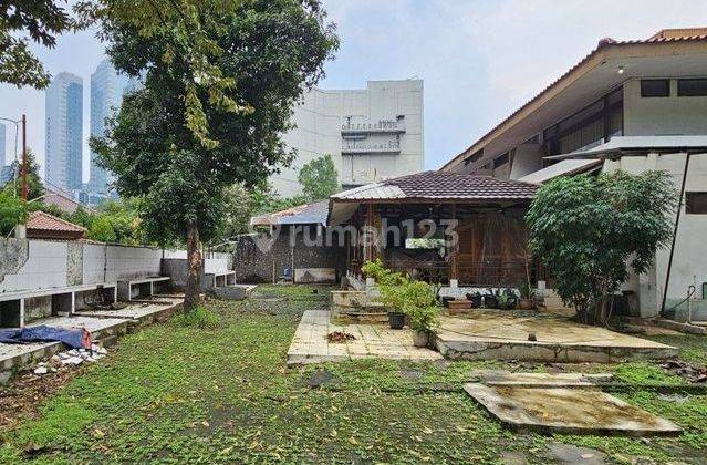 Dijual Rumah Tua Hitung Tanah Saja di Area Zona Komersial di Kebayoran Baru 1