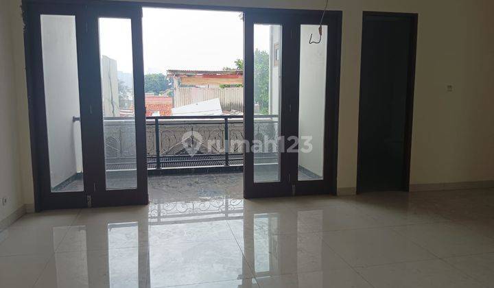 Dijual Rumah Cantik 3 Lantai di Jati Padang 2