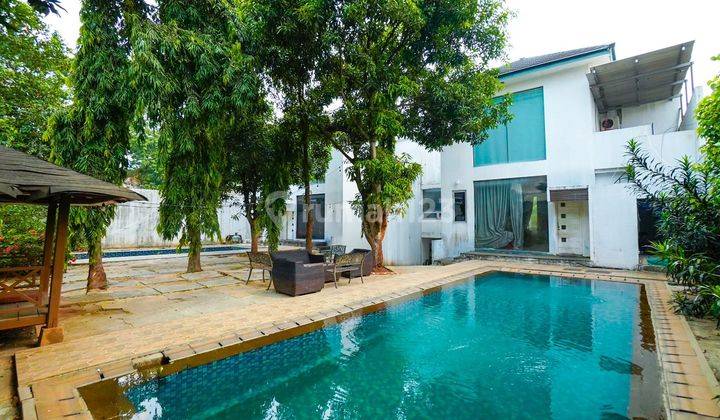 Rumah Mewah Dengan Kolam Renang Harga Murah Mendekati Njop di Kemang 1