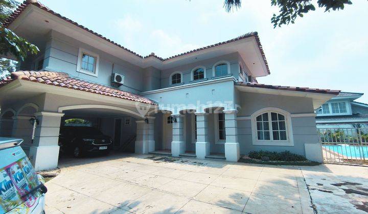 Rumah bagus rapi semi furnish dengan pool lippo karawaci 1