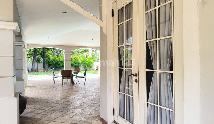 Rumah bagus rapi semi furnish dengan pool lippo karawaci 2