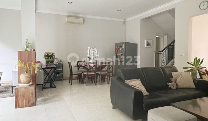 Rumah cantik sebrang mall summarecon gading serpong 