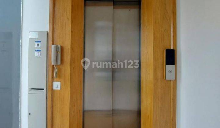 Rumah Fresh baru cantik dengan lift di pondok indah 2