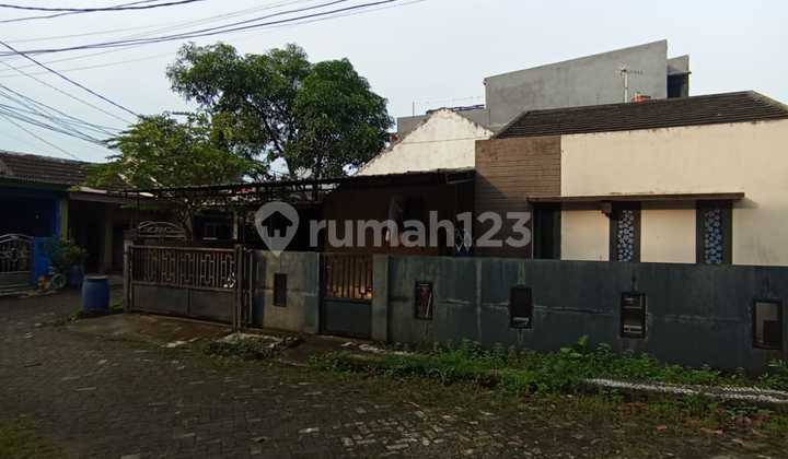 Corner House, Quick Sale, Serious Negotiation Until Deal. Corner House, Quick Sale, Serious Negotiation Until Deal.