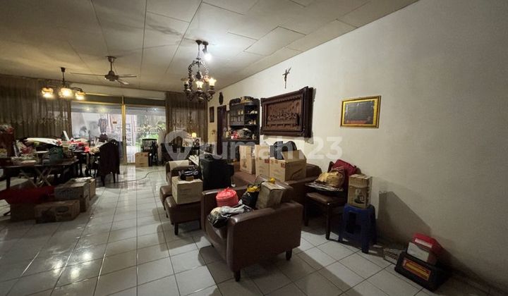 House on Jalan Jelambar Baru 1, Grogol Petamburan - West Jakarta House on Jalan Jelambar Baru 1, Grogol Petamburan - West Jakarta