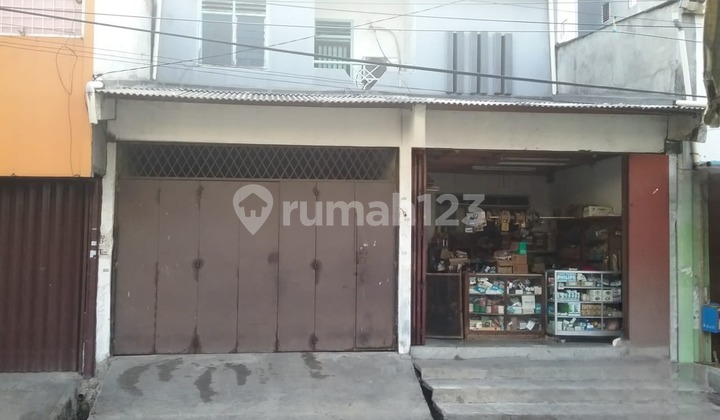 Ruko di Jalan Dr. Semeru Raya, Grogol, Jakarta Barat Ruko di Jalan Dr. Semeru Raya, Grogol, Jakarta Barat