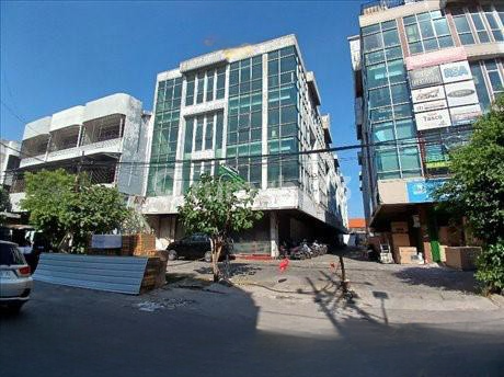 3-Story Shop House in the Grand Bongkaran Shopping Area, Pabean Cantikan, Surabaya, East Java 1