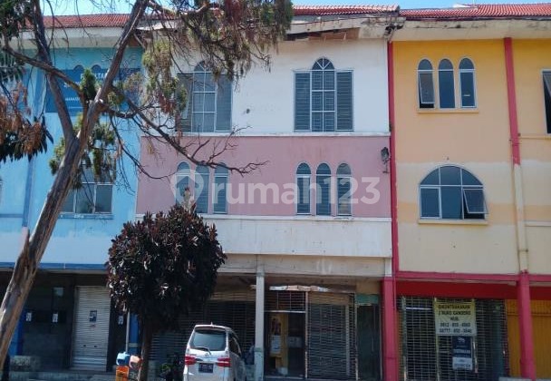 Attached Shop Houses in Bonakarta Shop House Complex, Cilegon, Banten 1