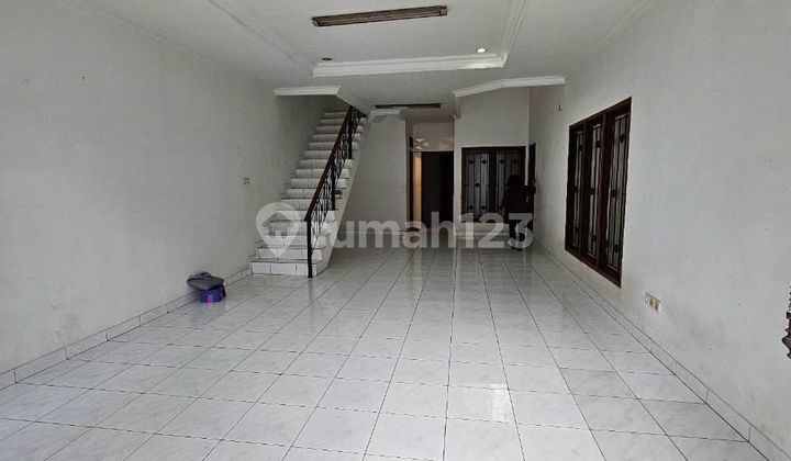 Near Blok M, Old House for Sale in Radio Dalam, South Jakarta. 2