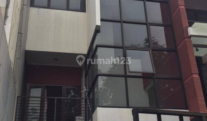 #DISEWAKAN RUMAH 3 LANTAI DI AREA STRATEGIS DI VILLA HIJAU PONDOK INDAH JAKARTA SELATAN# 1