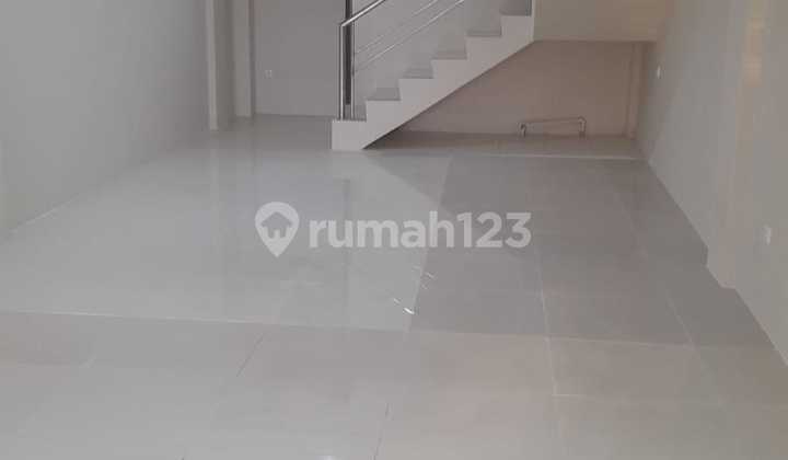 READY-TO-OCCUPY SHOPHOUSE IN KEBAYORAN LAMA, SOUTH JAKARTA 2