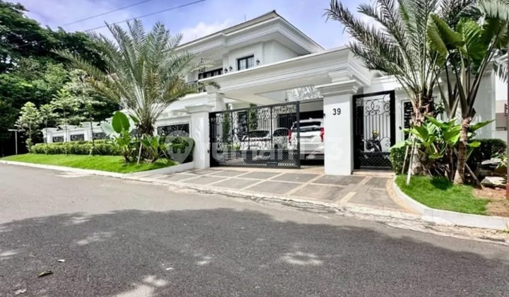 Luxurious Modern Classic House Bukit Hijau, Fully Furnished By Lifetime Design. Private Pool. Posisi Hook, Depan Taman Luxurious Modern Classic House Bukit Hijau, Fully Furnished By Lifetime Design. Private Pool. Posisi Hook, Depan Taman