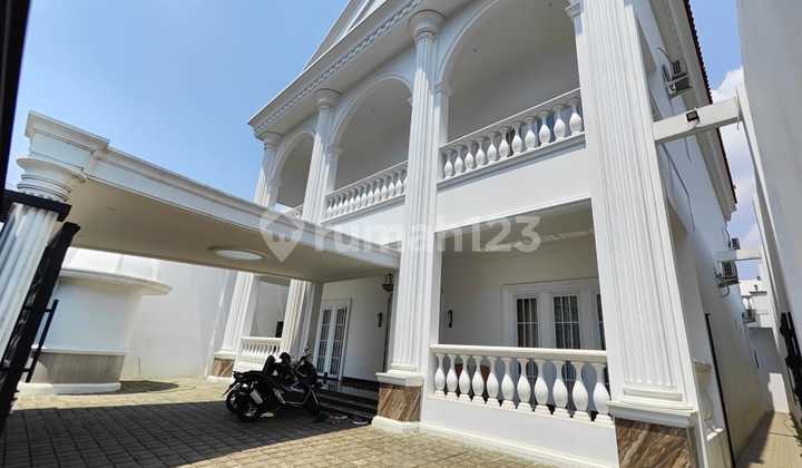 For Sale Nice House Ready to Live In Kebon Jeruk South Jakarta