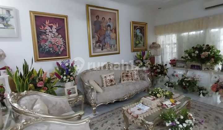 Termurah, Dijual Rumah bisa Dijadikan Kost2san atau Cluster di Radio Dalam Keb Baru Jakarta Selatan