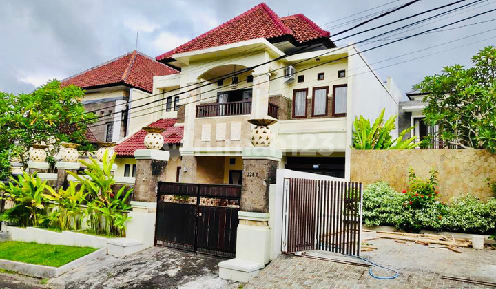 VILLA SIAP HUNI 10 MENIT KE PANTAI NUSA DUA 