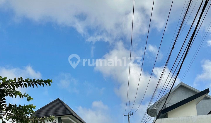 RUMAH BARU DIRENOVASI SIAP HUNI 10 MENIT KE PANTAI MELASTI  2