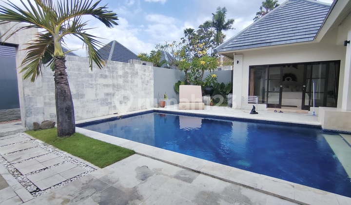 Leasehold Villa Modern Dan Fully Furnished Siap Huni Di Seminyak 