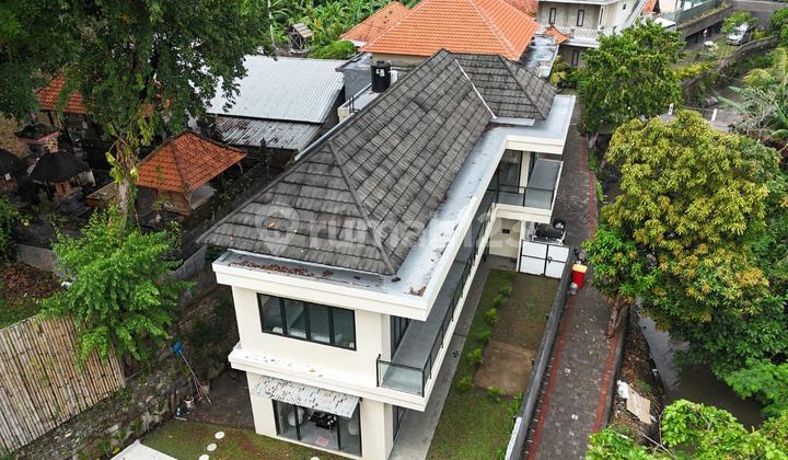 Villa Modern,Luas dan Fully Furnished Siap Huni di Umalas 2