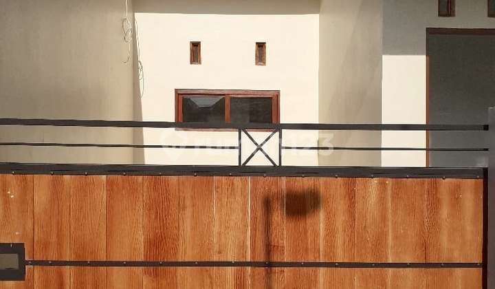 New Empty House Ready to Occupy 10 Minutes to Side Walk New Empty House Ready to Occupy 10 Minutes to Side Walk