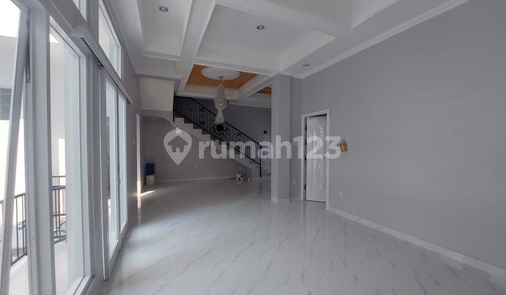 Rumah di bukit barisan, komplek Mega politan Cinere Estate 2