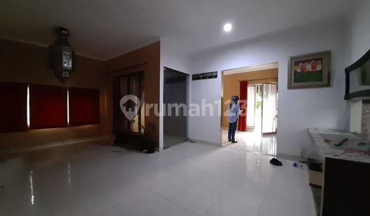 Rumah di Emerald Garden, Sektor 9, Tangerang Selatan Rumah di Emerald Garden, Sektor 9, Tangerang Selatan