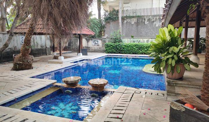 Rumah Mewah 2 Lantai Semi Furnished Swimming Pool Dikawasan Jakarta Selatan 2