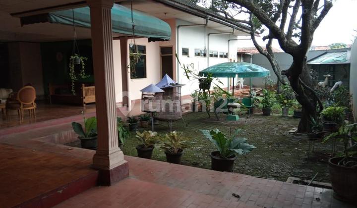 Ciledug house by the roadside on Jl Hos Cokroaminoto Ciledug house by the roadside on Jl Hos Cokroaminoto
